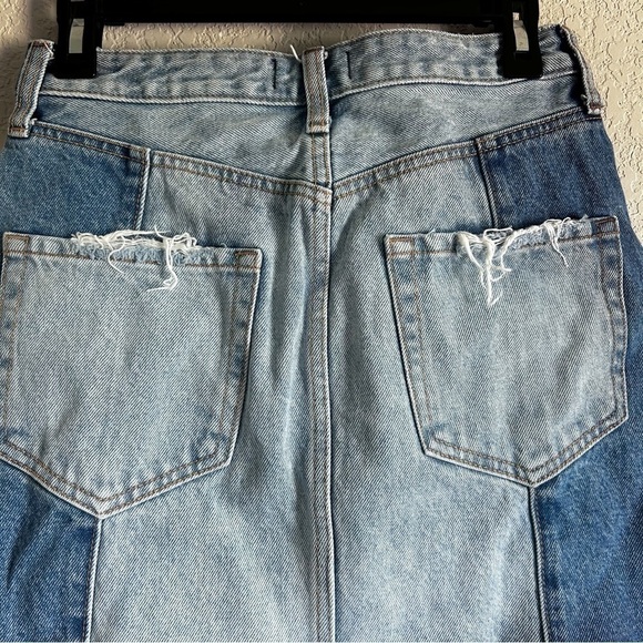 Abercrombie & Fitch Natural Rise Paneled Two Tone Raw Hem Denim Mini Skirt - Picture 9 of 10